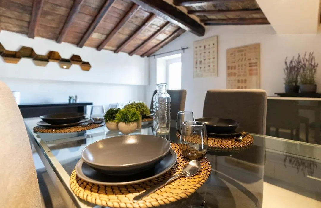 15 min from Piazza Venezia Skyline Sanctuary in Trastevere-1